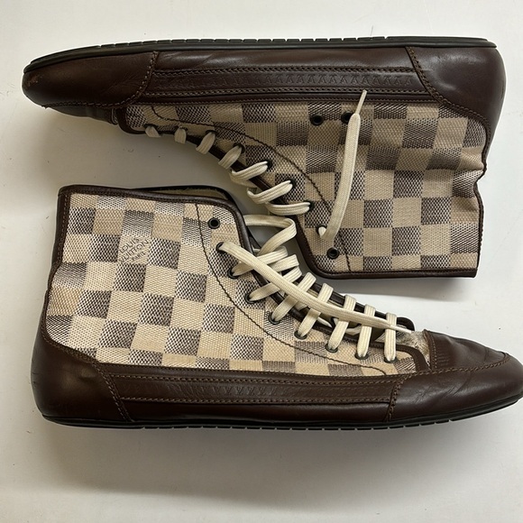 Louis Vuitton - Picture 2 of 12